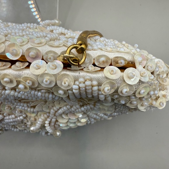 Elegant Beaded/Sequin, Gold Accents, with chain handle - Picture 6 of 14